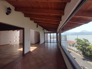 Excelente casa en renta, con vista al lago