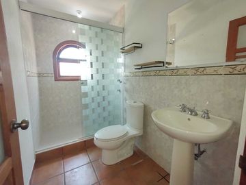 Excelente casa en renta, con vista al lago