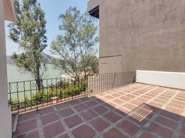 Excelente casa en renta, con vista al lago