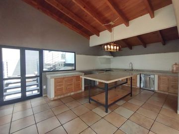 Excelente casa en renta, con vista al lago
