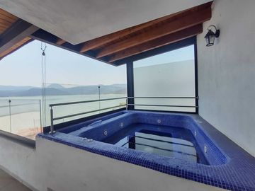 Excelente casa en renta, con vista al lago