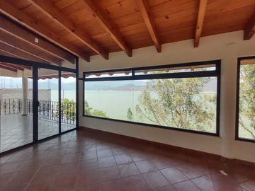 Excelente casa en renta, con vista al lago