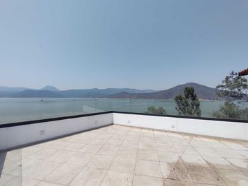 Excelente casa en renta, con vista al lago