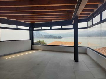 Excelente casa en renta, con vista al lago