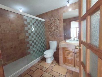 Excelente casa en renta, con vista al lago