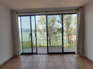 Excelente casa en renta, con vista al lago