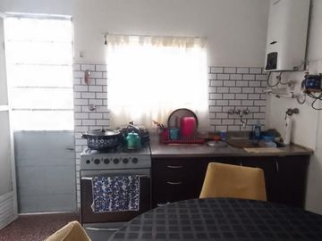 VENTA / PERMUTA - CASA PH DE 2 AMBIENTES C/ TERRAZA EN VENTA - RAMOS MEJIA