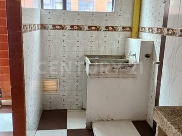 SE VENDE HERMOSO APARTAMENTO ESQUINERO