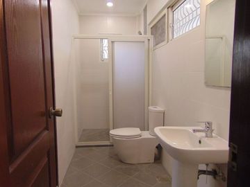 5-Bedroom House in Mabolo, Cebu City-Unfurnished and ideal with elderly or with senior citizen parents