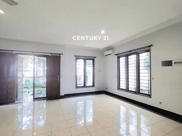 Disewakan Rumah Mewah Asri Ada Swimming Pool Di Puri Bintaro