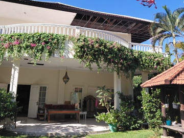 VILLA DEKAT PANTAI SABA DI BLAHBATUH GIANYAR