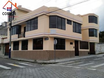 Casa de venta en Cotacachi, 3 departamentos