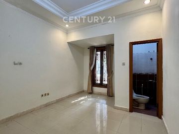 Rumah Hoek 1½ Lt Lokasi Strategis Dan Asri Di Kelapa Gading R2402