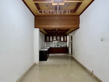 Rumah Hoek 1½ Lt Lokasi Strategis Dan Asri Di Kelapa Gading R2402