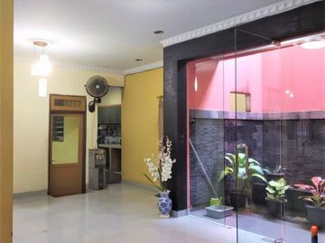 TURUN HARGA ! Dijual Rumah Klasik di Grogol Lokasi Strategis