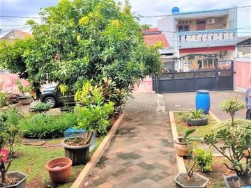 TURUN HARGA ! Dijual Rumah Klasik di Grogol Lokasi Strategis