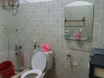 Rumah Berhalaman Luas di Veteran Bintaro, 2818