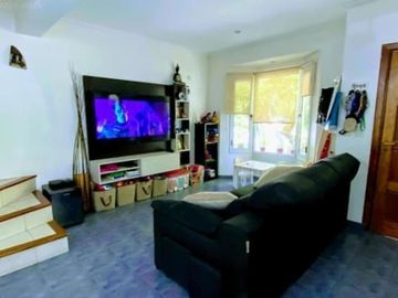 Triplex En Barrio Maria Del Parque En Venta - Barrio Parque Leloir, Ituzaingo