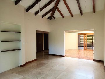 Vendo casa de 2 dormitorios en Pakakuna Gardens, Checa
