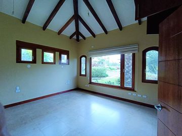 Vendo casa de 2 dormitorios en Pakakuna Gardens, Checa