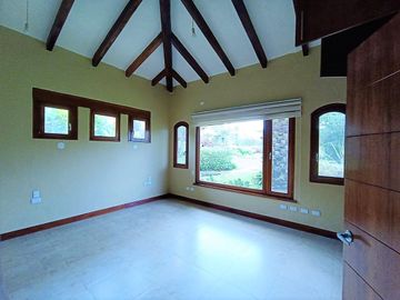 Vendo casa de 2 dormitorios en Pakakuna Gardens, Checa