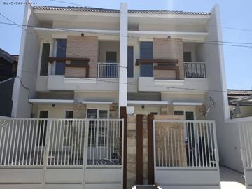 Rumah Rungkut Harapan NEW MINIMALIS, carport 1, row 2.5 mobil