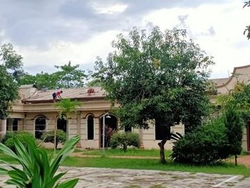 Rumah Besar di Cinyosong Desa Burangkeng Setu Bekasi