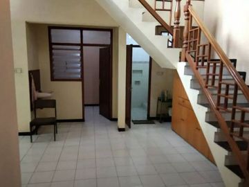 Rumah siap huni daerah Ketintang, Listrik 2200 Watt