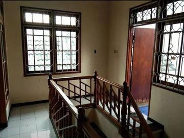 Rumah siap huni daerah Ketintang, Listrik 2200 Watt