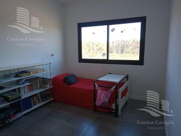 Venta - Casa 4 ambientes, Jardin - Acacias, Puertos del Lago, Escobar