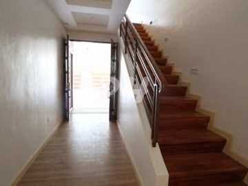 Luxury Townhouse for Sale in Kamias Q.C near EDSA PH1001