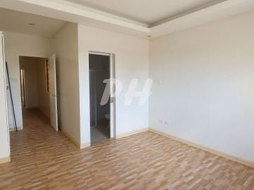 Luxury Townhouse for Sale in Kamias Q.C near EDSA PH1001