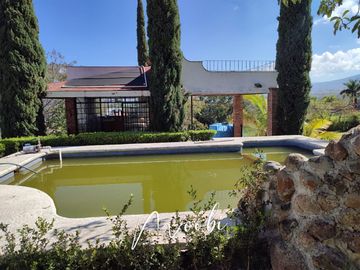 Casa de Campo dentro del Pedregal, Tlajomulco.