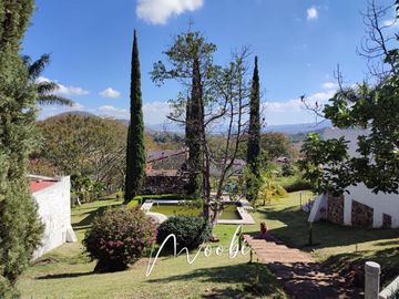 Casa de Campo dentro del Pedregal, Tlajomulco.