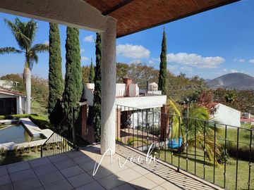 Casa de Campo dentro del Pedregal, Tlajomulco.