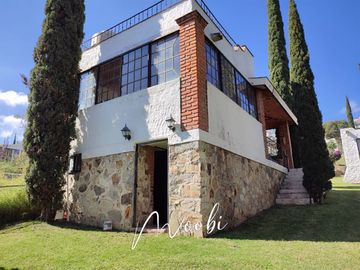 Casa de Campo dentro del Pedregal, Tlajomulco.