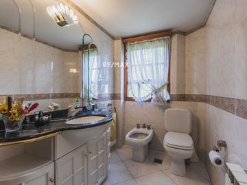 Venta Casa Golfers Pilar 5 dorm jardin pileta