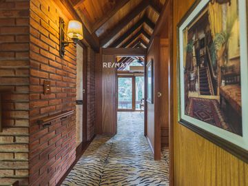Venta Casa Golfers Pilar 5 dorm jardin pileta