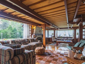 Venta Casa Golfers Pilar 5 dorm jardin pileta