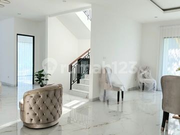 Rumah Hoek Mewah Modern Brand New Collinare Foresta BSD City