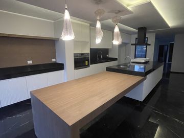 Casa en Venta de 4 recámaras en La Vista Country Club