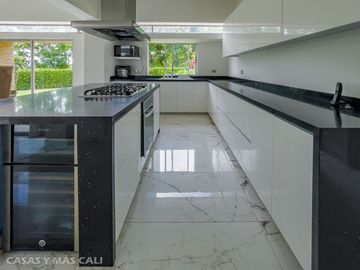 Casa en condominio venta vía Dapa. Cod V5733