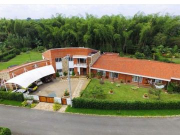 casa en venta en alfaguara. Cod V77348