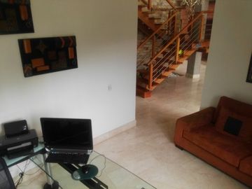 casa en venta en alfaguara. Cod V77348
