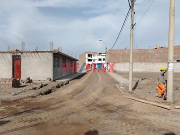 Este Terreno (Mz A, Lote 17) está ubicado en la mejor zona de la Hermosa Ciudad de la Provincia de Barranca ( Norte Chico). Se encuentra a 5 minutos d
