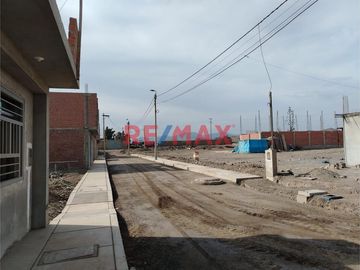 Este Terreno (Mz A, Lote 17) está ubicado en la mejor zona de la Hermosa Ciudad de la Provincia de Barranca ( Norte Chico). Se encuentra a 5 minutos d