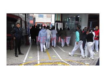 Esta propiedad, que se vende como terreno, es una GRAN OPORTUNIDAD para VIVIENDA o NEGOCIO por su ubicación privilegiada: muy cerca a UPN (Universidad