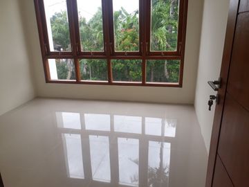 RUMAH TERBARU 2 LANTAI MEWAH DI DEKAT JEC DAN GEMBIRA LOKA ZOO