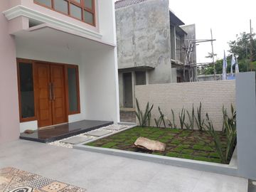 RUMAH TERBARU 2 LANTAI MEWAH DI DEKAT JEC DAN GEMBIRA LOKA ZOO