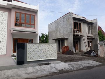 RUMAH TERBARU 2 LANTAI MEWAH DI DEKAT JEC DAN GEMBIRA LOKA ZOO